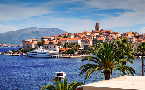 Fähre im Hafen von Korcula